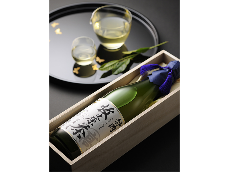 The finest Bottled Green Tea (Makinohara Shizuku-cha)